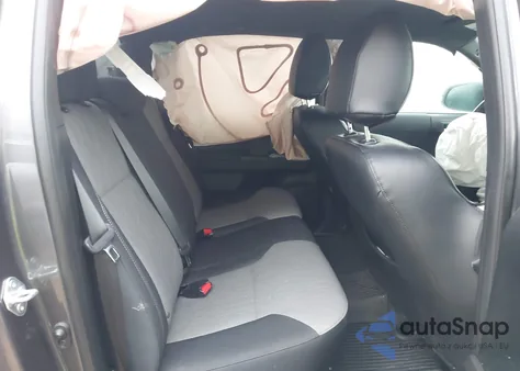 2021 Toyota Tacoma Trd Off-Road z USA, uszkodzony, nr VIN 3TYCZ5AN4MT049770